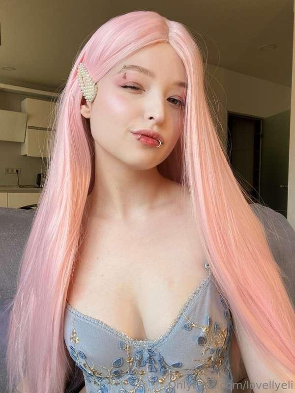 Sun kissing my skin and maybe you’ll be next 👀🔥