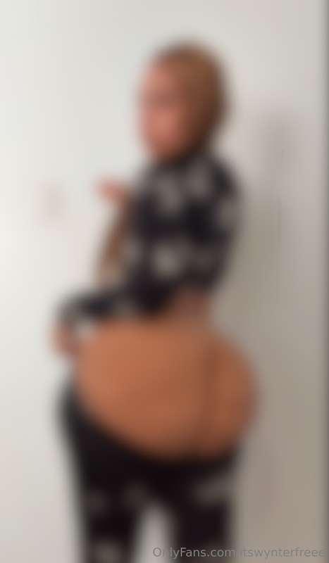 pulled my pants down and made it clap 👏🏼 