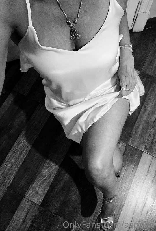 How do you prepare to receive the new year? Shall we toast?🎇..