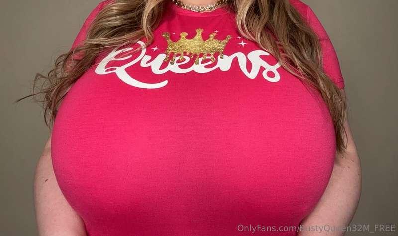Do you like my new shirt? 👑💗

PSA: Unlock my videos or buy s..