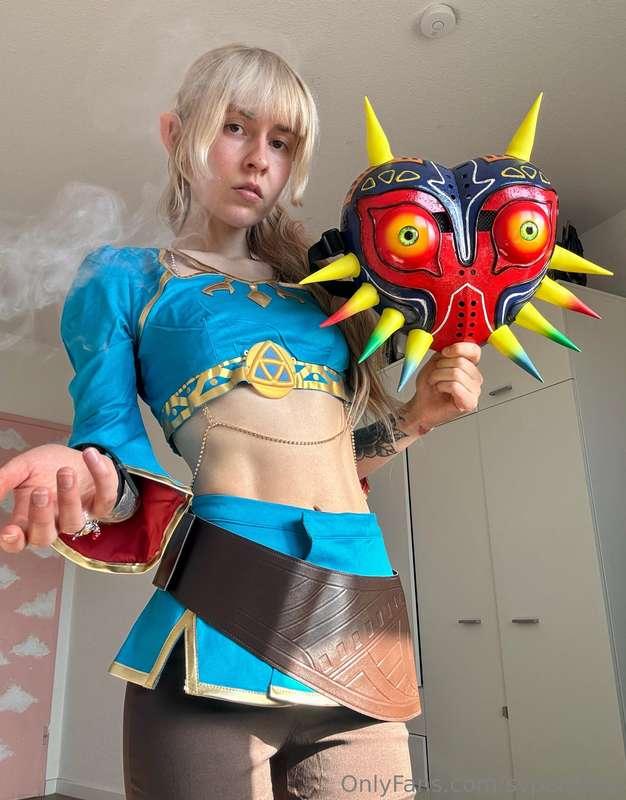 Last one of my Zelda cosplay with my smoke magic trick :) Yo..