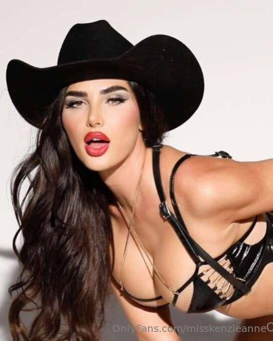 ### I'M A FEIN FOR COWGIRL SEX 🤠  I can take it like a good ..