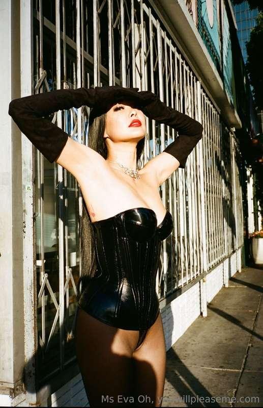 Message me, right now and Indulge me with your desires. 🖤