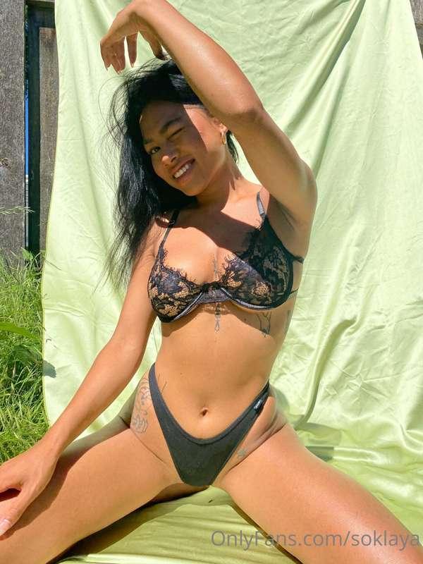 get a free 1:1 live and custom when you join super 😋