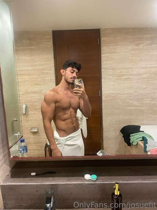Who wants the pic without a towel???