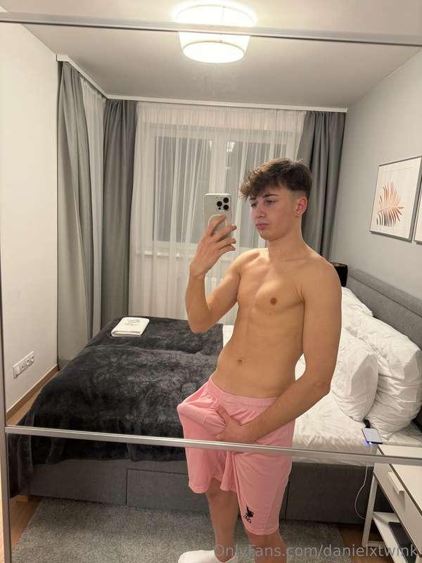 Who's gonna pull my pants down🥵