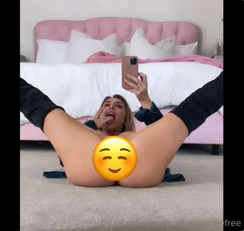 # FREE DICK RATING/CUSTOM VIDEO🍆👅
# CHANCE TO WIN BOTH!🤯
###..
