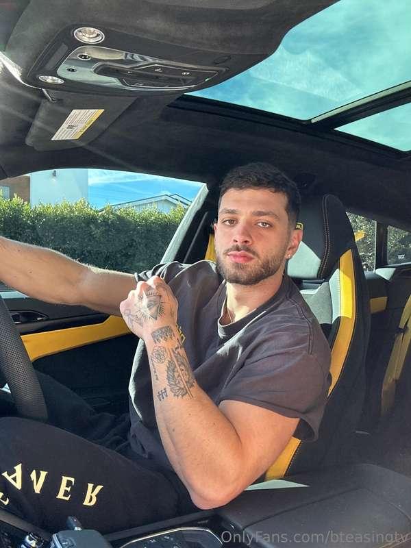 Wanna ride?!😏