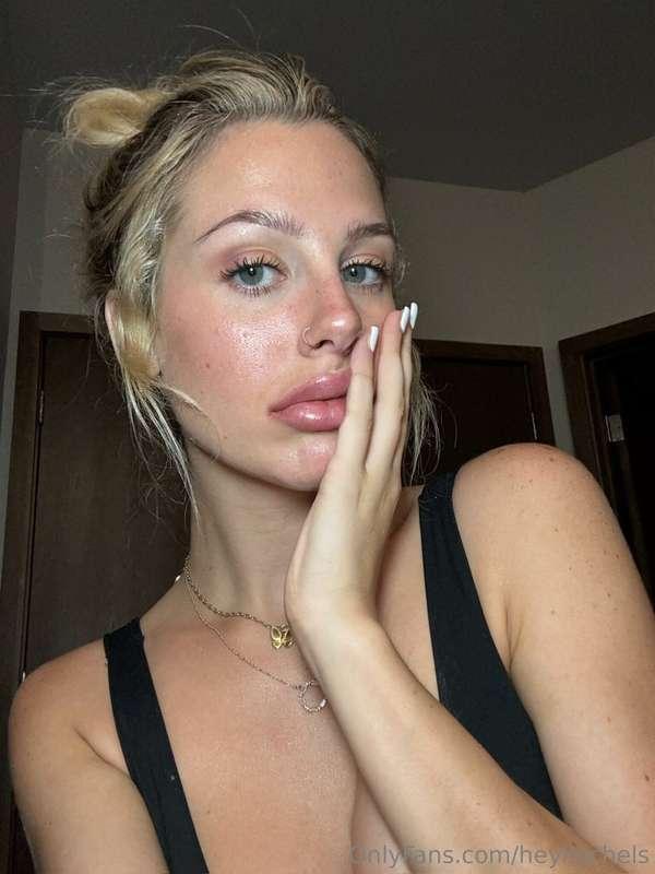 blow me a kiss. i promise i'll blow back 😉🤭