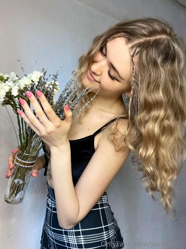 Flowers makes me happy too 🌻