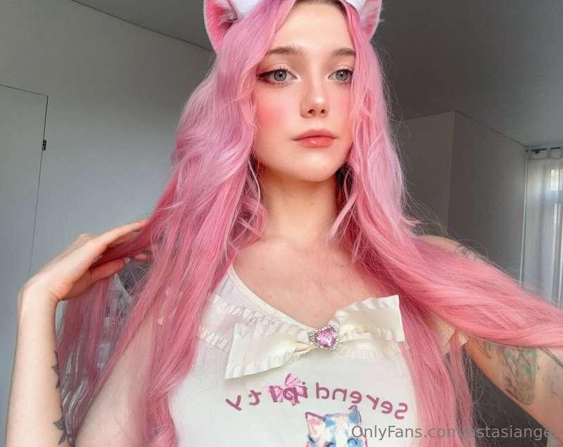 Meow~ how's your weekend going? 💕