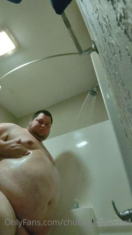 Tummy Tuesday, would love some company in this shower 😈