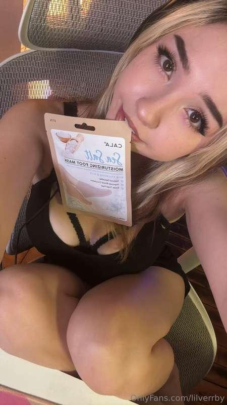 foot mask stream on twitch /lilverrby 💞