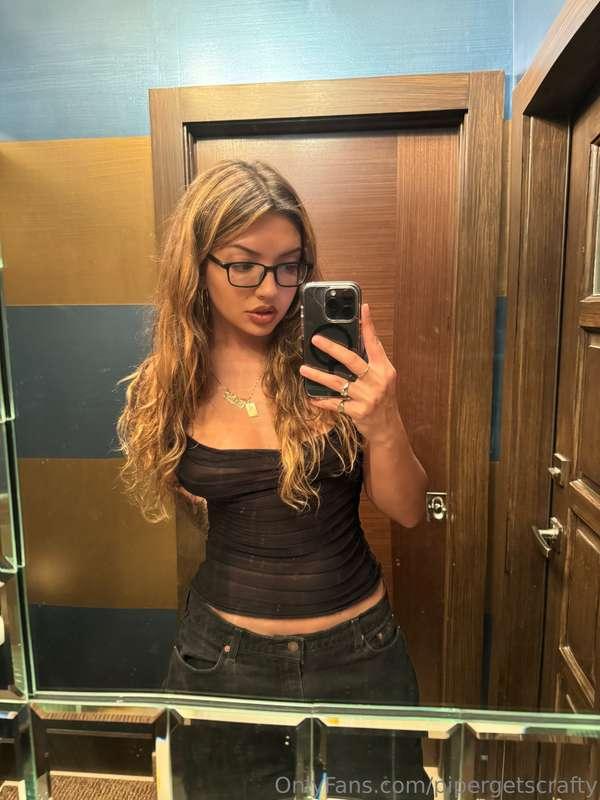 hi, happy wednesday night 🥰🫶🏼💋