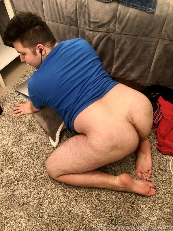 Happy fathers Day, daddies. 
Wanna blow your load into my fa..