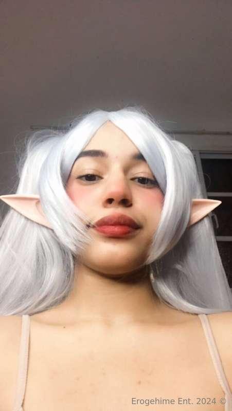 Frieren wig try-on!!! Waaah i’m excited! It’s not styled yet..