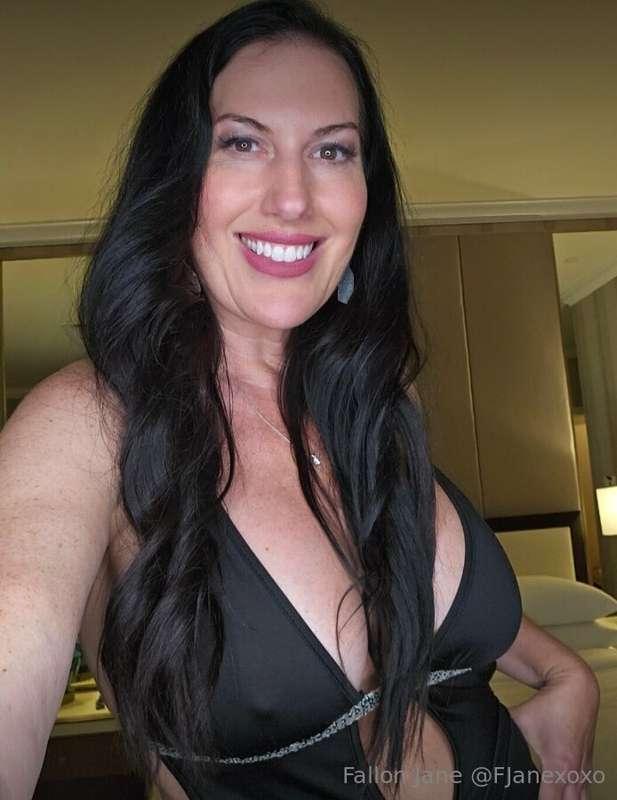 Yes! I do private live cams (by pre-paid appointment) and xx..