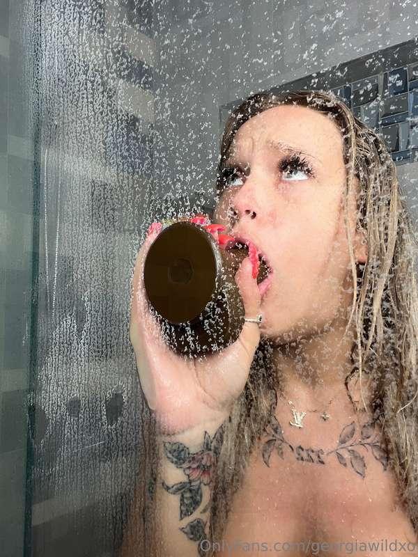 The way the water runs down my curves, the way I arch my bac..