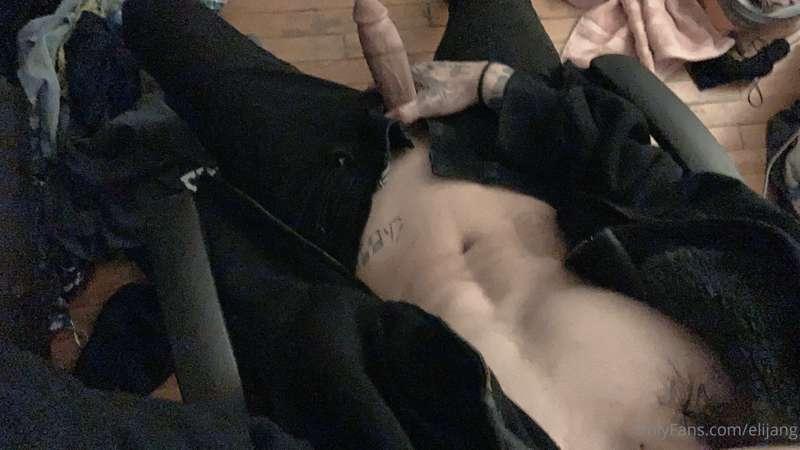sending a ppv of me stroking it later <3 dont miss out :)