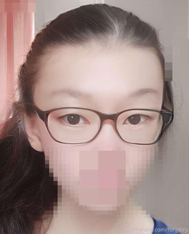 흠 모자이크로 가려져있지만 살짝 얼굴 공개????ㅋㅋㅋㅋ
음...기본사진이 이미 필터가 들어가있기는한데.....