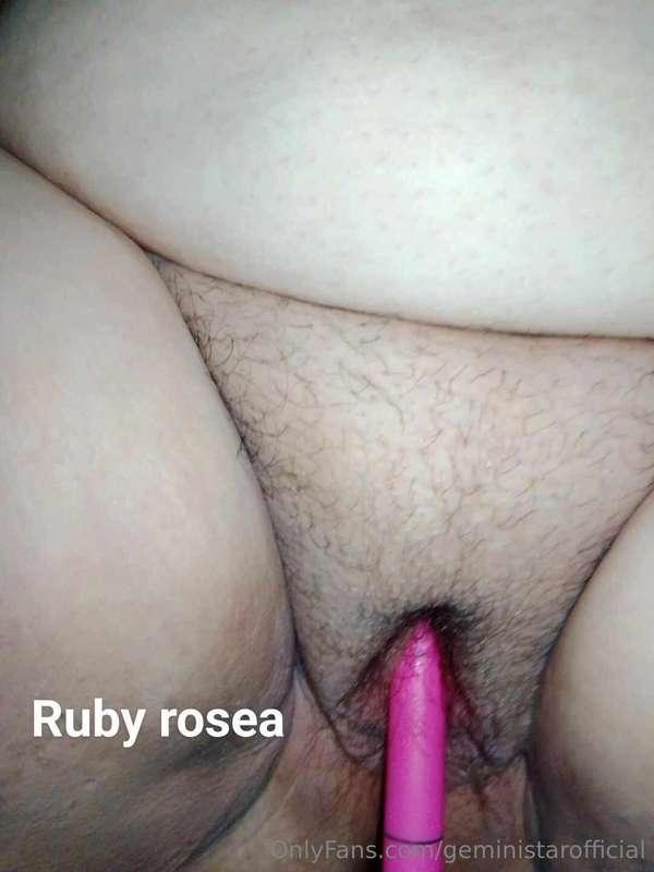 Ruby Rosea, the voluptuous BBW Aussie, teases and tempts in ..