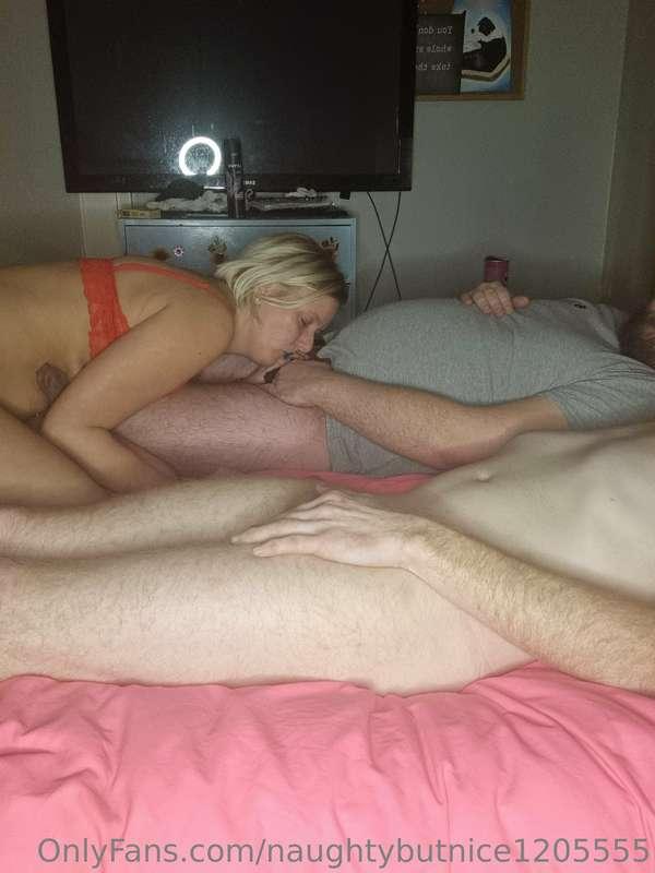 Sucking 2 cocks