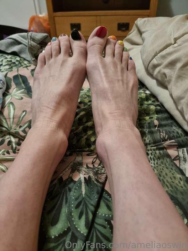 Pride toes
