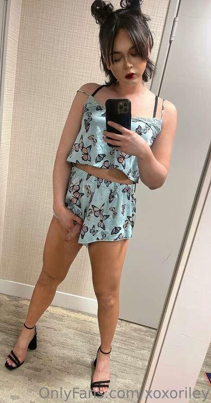 Ready for bed 🦋 Who wants to fuck me to sleep?