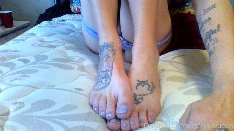 Cute lil tranny feet.. DM me for more