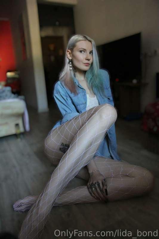 Less of clothes and more of fishnets on @lida_bond_vip 😉
Or ..