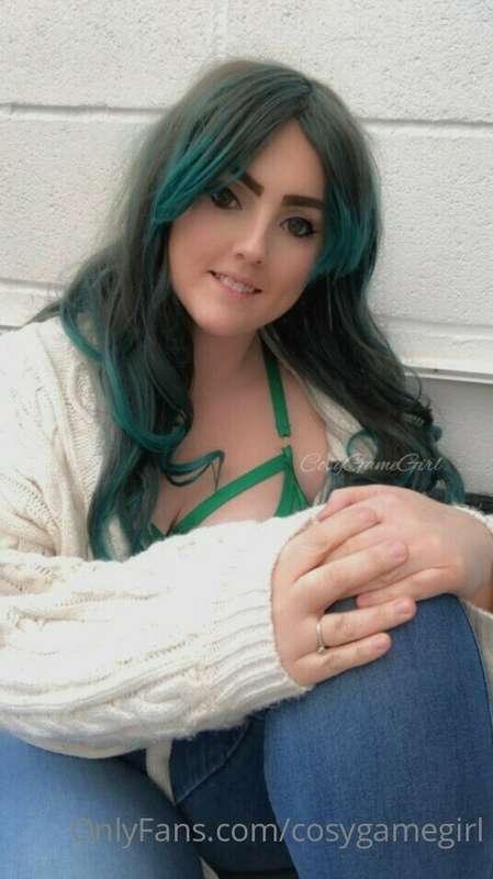 Do you think green looks good on me?😏https://onlyfans.com/co..