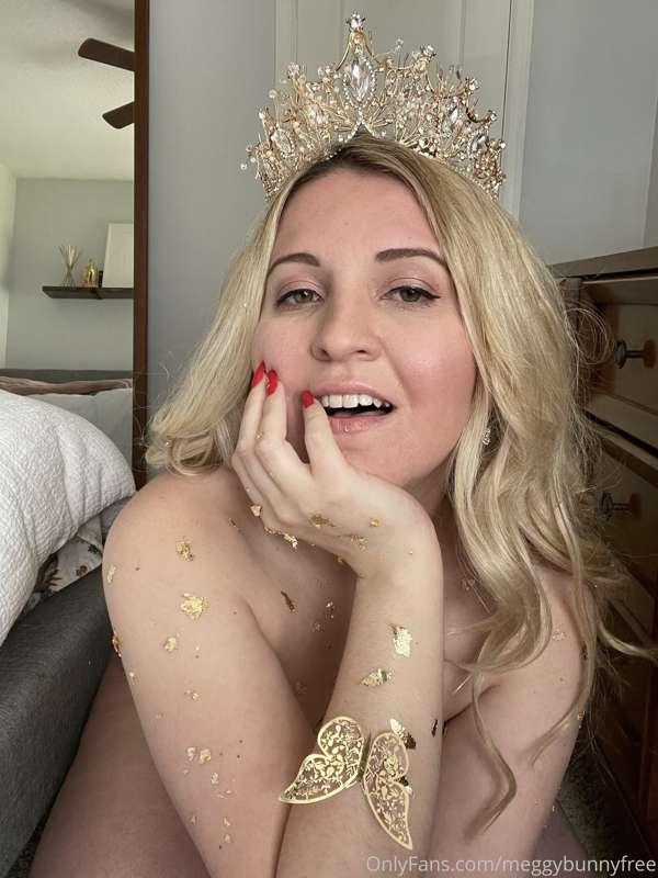 find your queen in your dms 😋😋😋