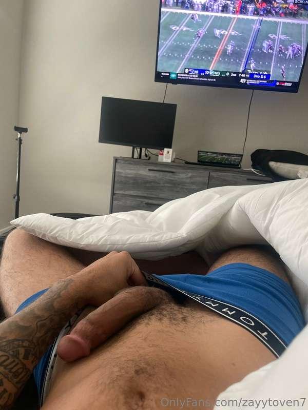 Suck me while i watch football