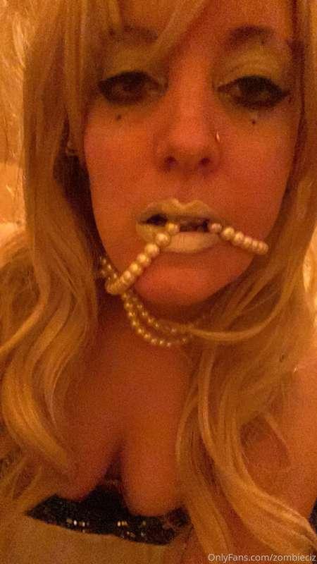 Maybe I should be an angel for Halloween 🎃 😇 am I a good gir..