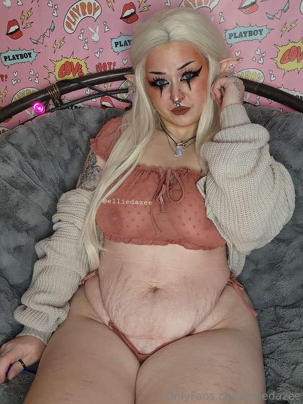 swipe for tiddies 🙇‍♂️🙇‍♂️🙇‍♂️