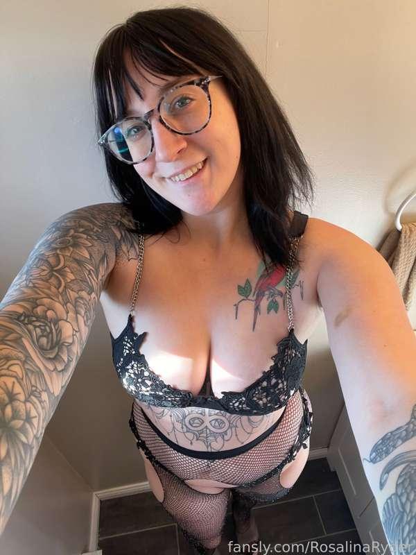 Wish you were here #bigass #tattooed #fyp #tattoo #tattoos #tattooed #glasses #altbabe #rosalinaryder #alternative #thick #curvy