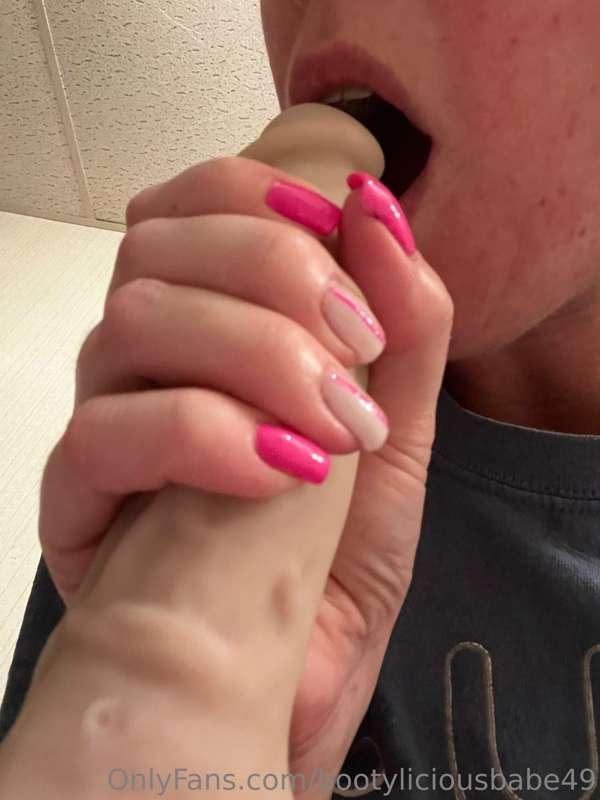 This is why I get my nails done. How pretty would your dick ..