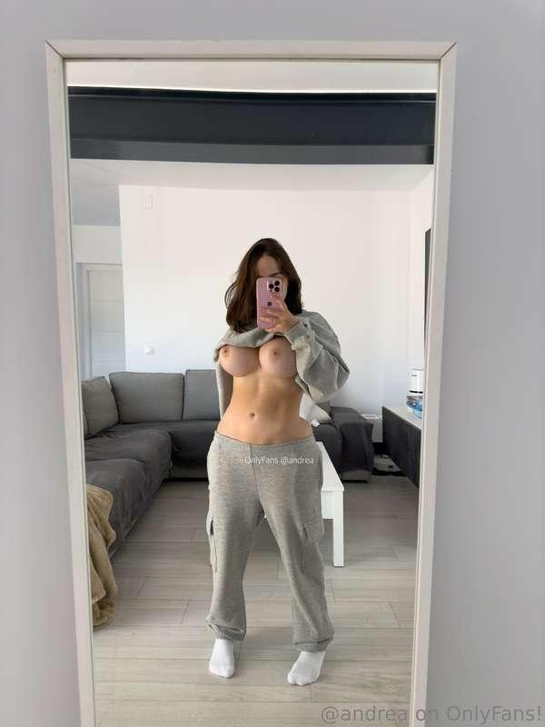 Okay okay, last pic in this jogging suit 😂 Even though I loo..