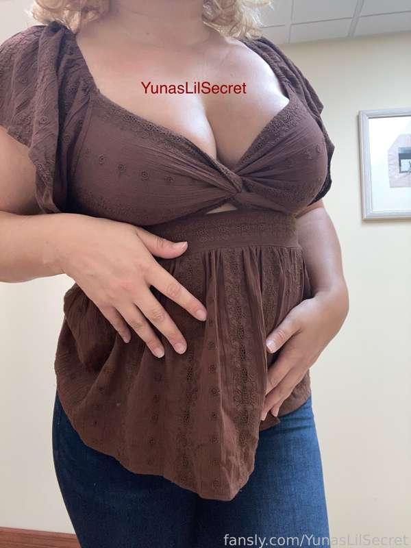 What a #tease 


#fyp #teasing #clothes #boobs  #cleavage 