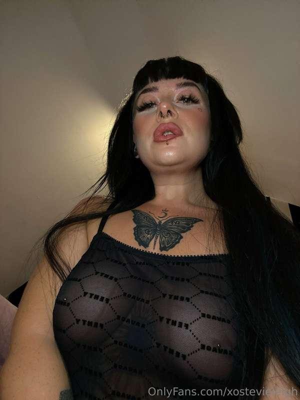 I wanna give a tit wank 😭