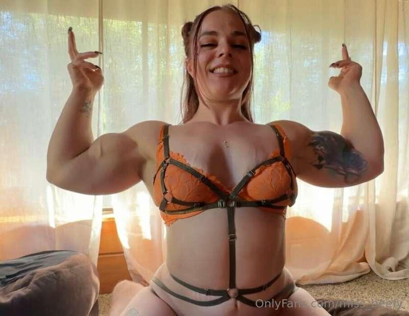 There's nothing I luv more than fucking and flexing and havi..
