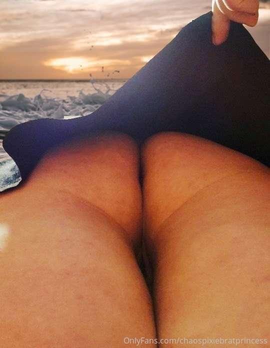 Upskirt paradise 🤤