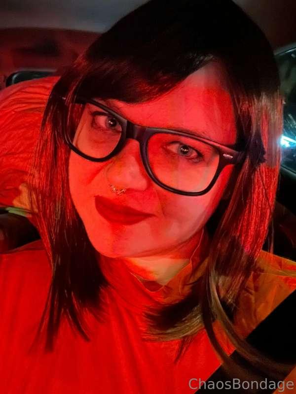 Today is my birthday!! Who wants some bondage Velma content?..