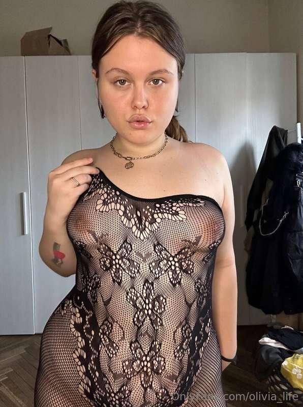 FREE SUB 🤪🔞This juicy hot bun @bettybxxxbs just turned 19💦
B..