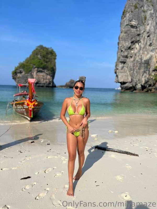 Do you like this bikini or do you prefer me without it?😏