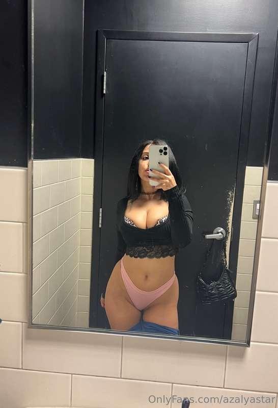 Quickie in the public bathroom? 😳