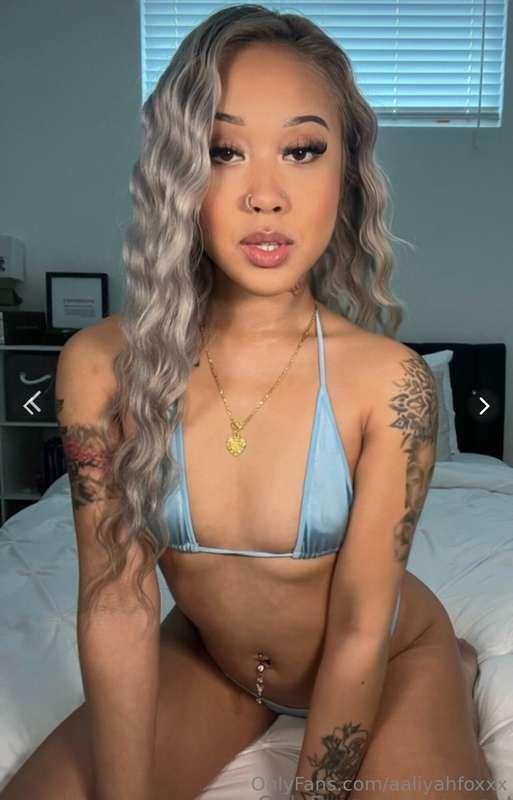 blonde asian teeeen @coconutcreamxxx works at hooters and se..