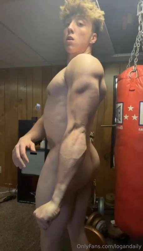 Anyone trying to get their work out in together? 😈