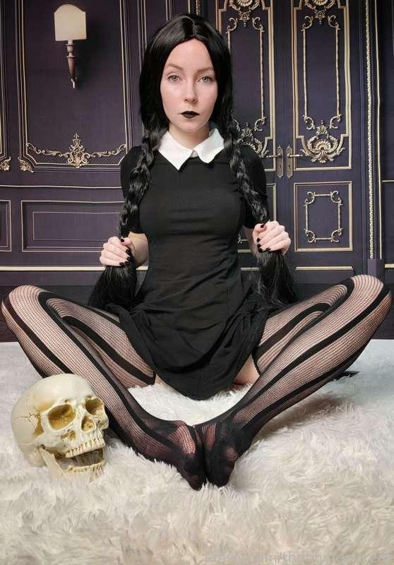  Would you let me put a spell on you?
#cosplay
#feet
#footfetish
#fishnets