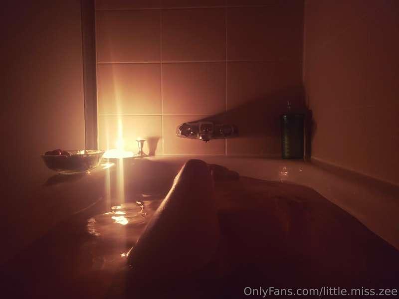Today's bath snack was some snap peas and grape tomatoes ft...